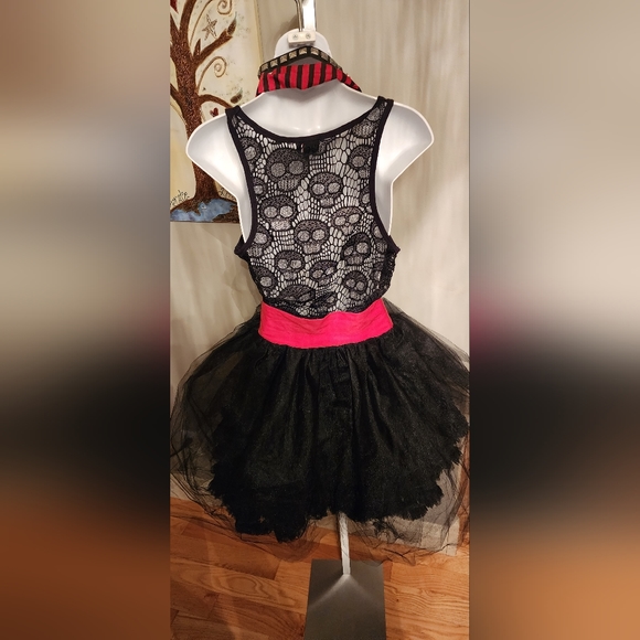 80s Outfit - Picture 2 of 3